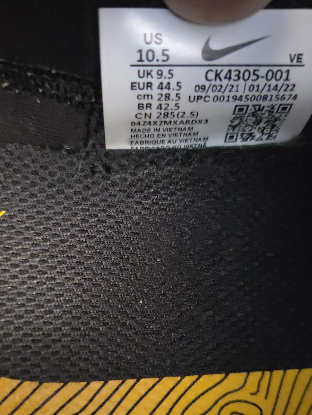 Immaculate Nike Pegasus Trial 2, Size 10.5, Black & Gold
